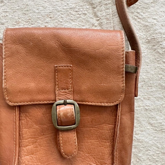 Vintage Camel Brown Leather Messenger Bag - Picture 2 of 8